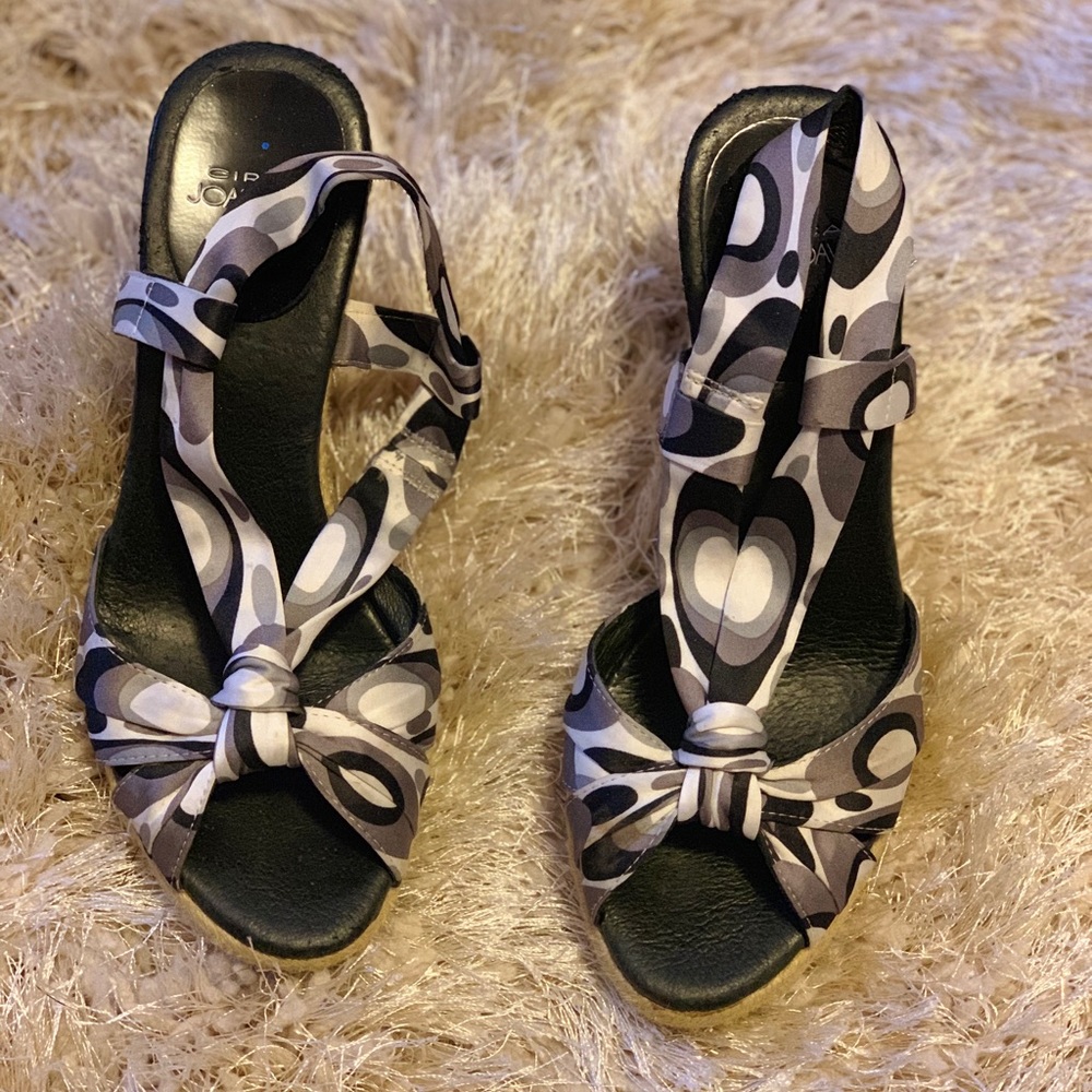 Nice size 4 (women’s) wedges